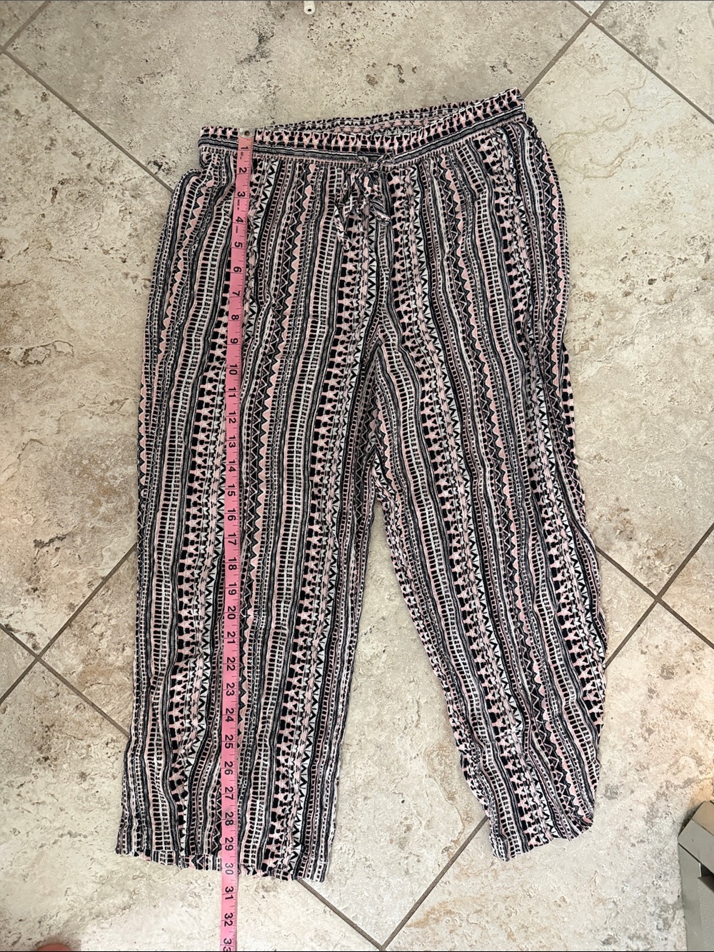 Robert Louis Black & White Printed Cropped Drawstring Pants - Picture 5 of 5